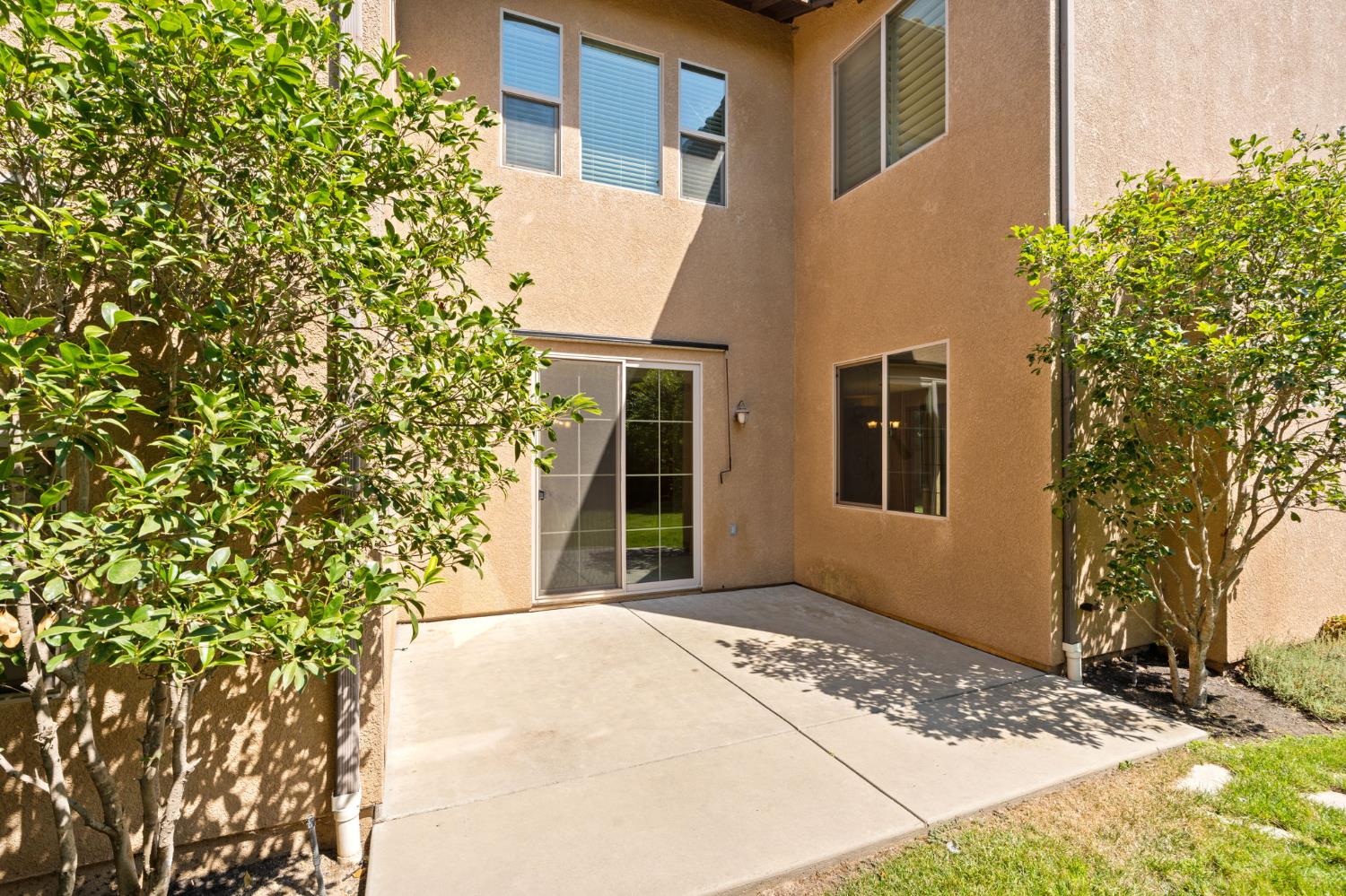 1495 E Via Mirasol Ln, Fresno, CA 93730
