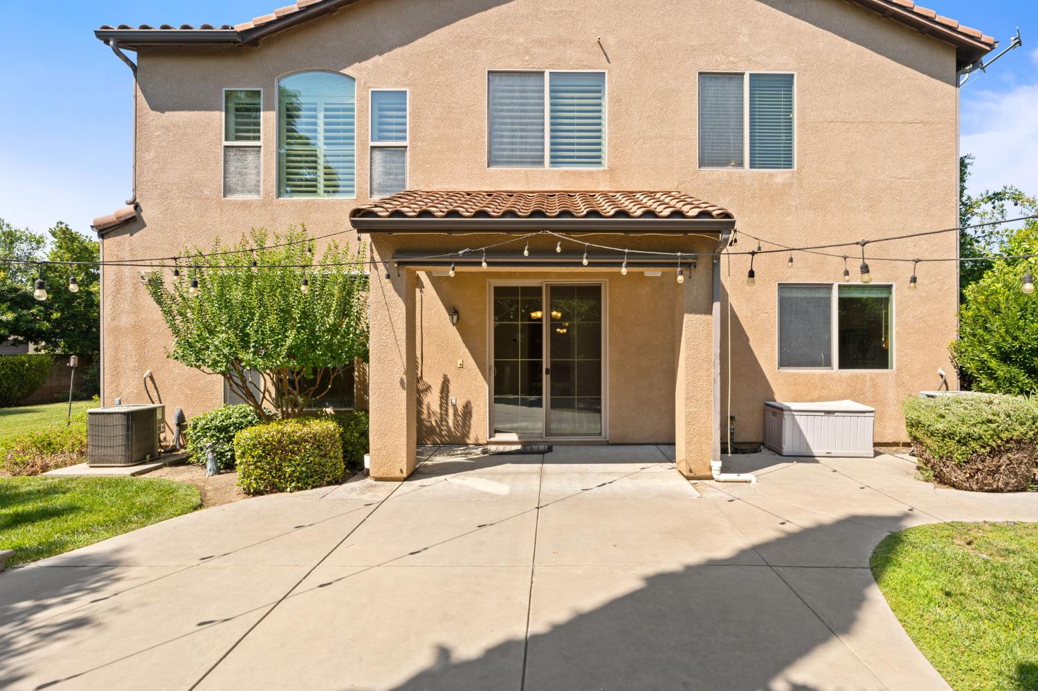 1495 E Via Mirasol Ln, Fresno, CA 93730