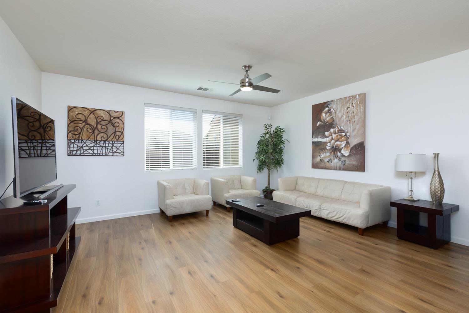 2934 14Th Ave, Kingsburg, CA 93631