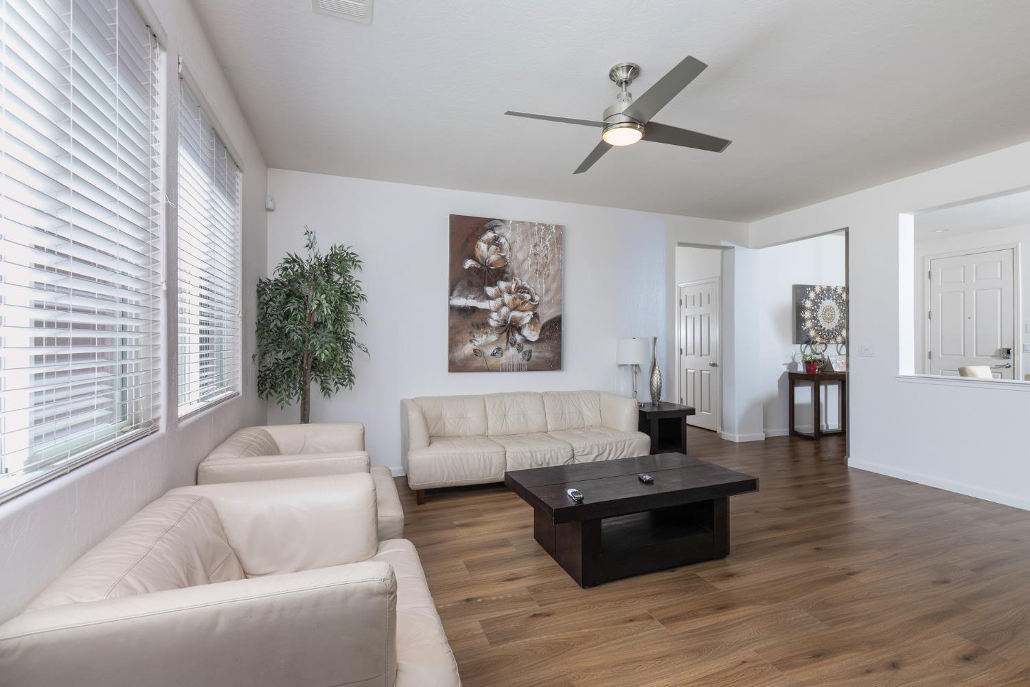 2934 14Th Ave, Kingsburg, CA 93631