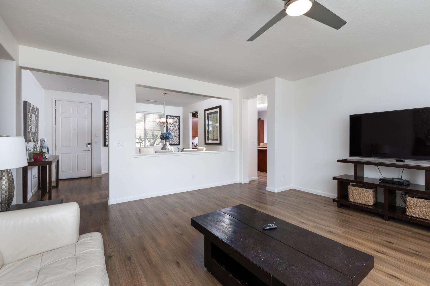 2934 14Th Ave, Kingsburg, CA 93631