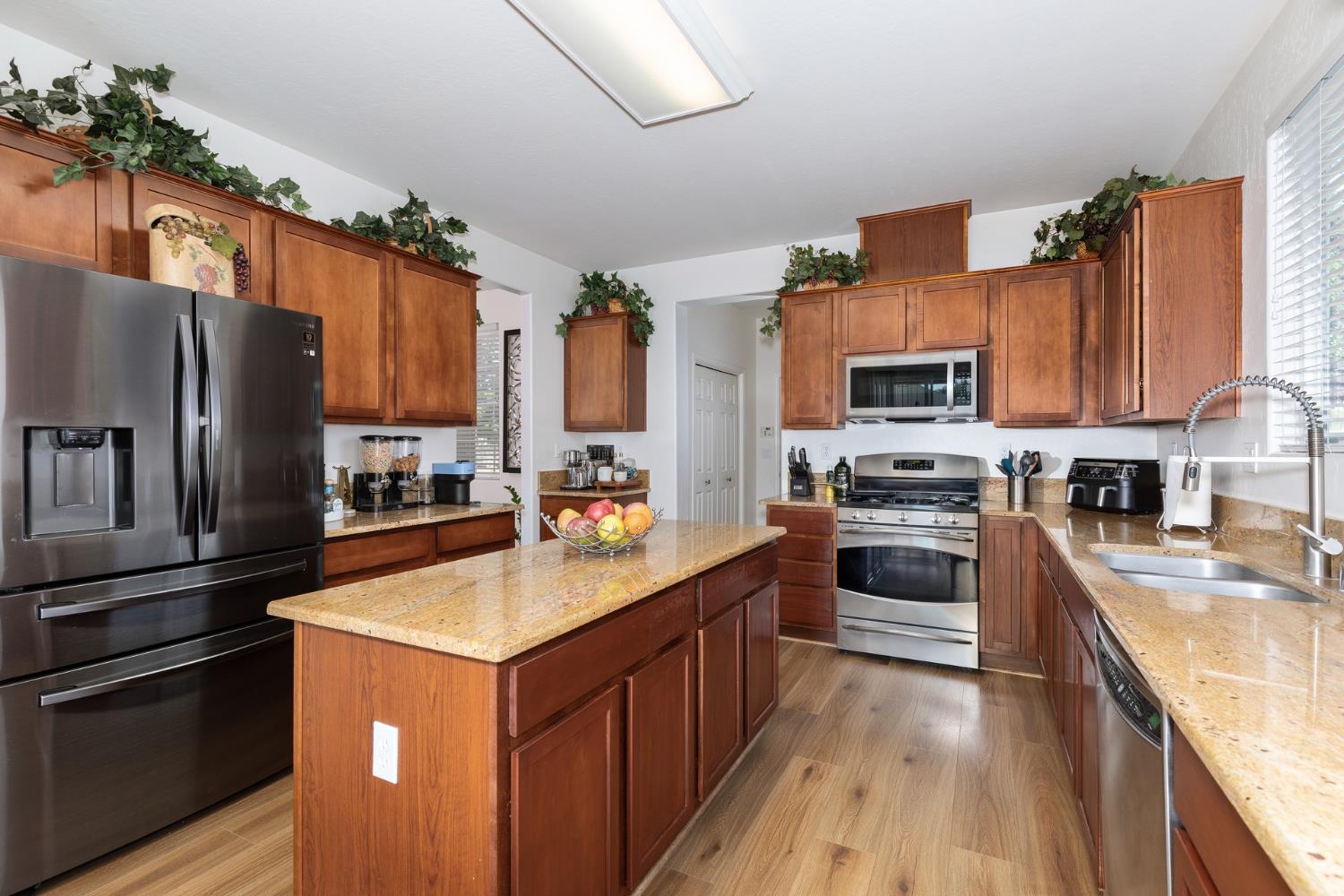2934 14Th Ave, Kingsburg, CA 93631