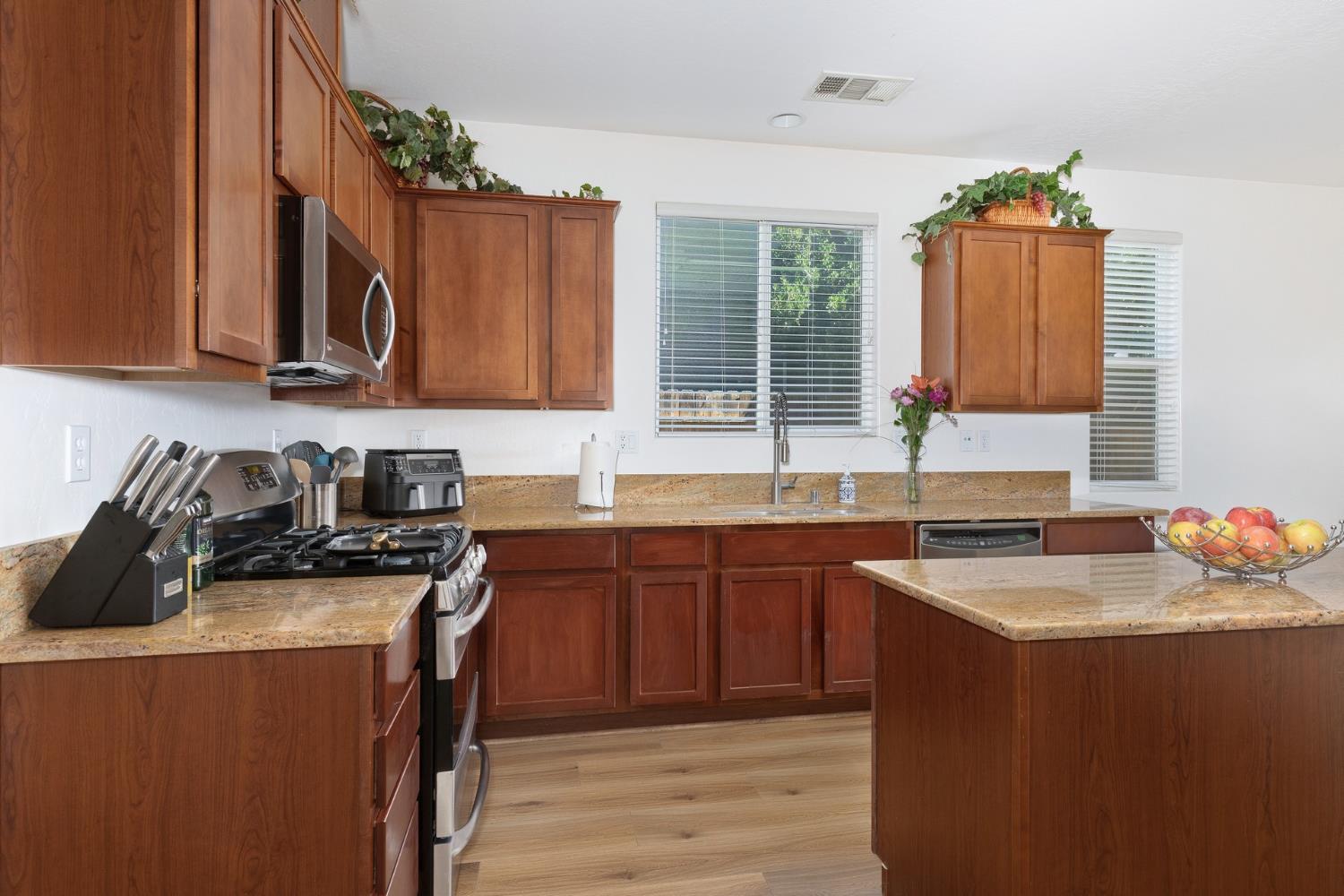 2934 14Th Ave, Kingsburg, CA 93631