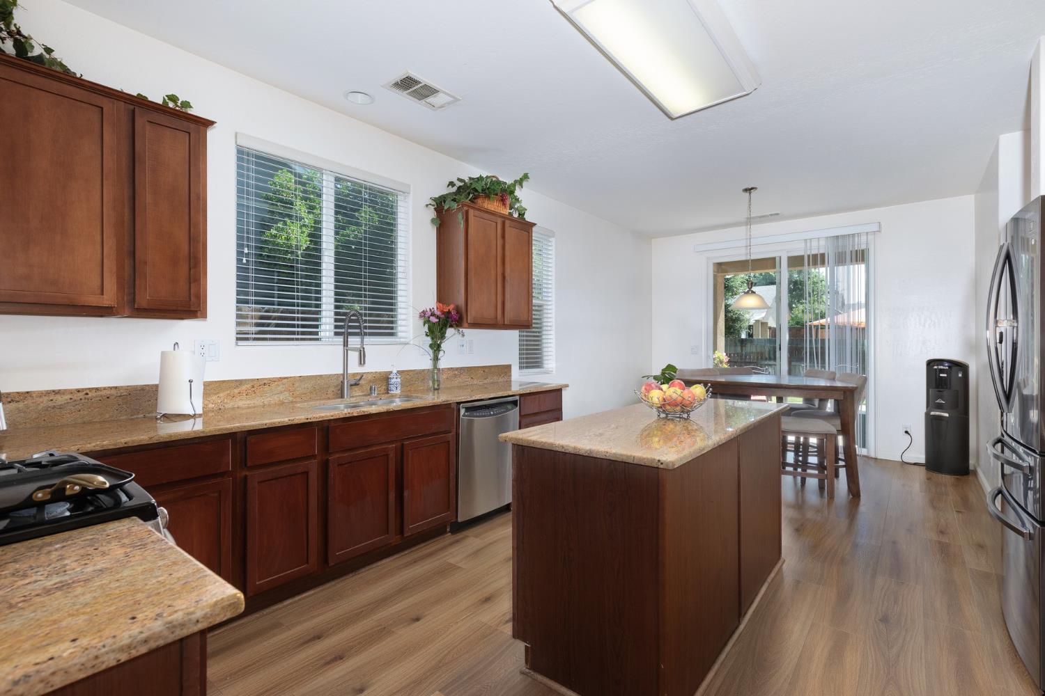 2934 14Th Ave, Kingsburg, CA 93631