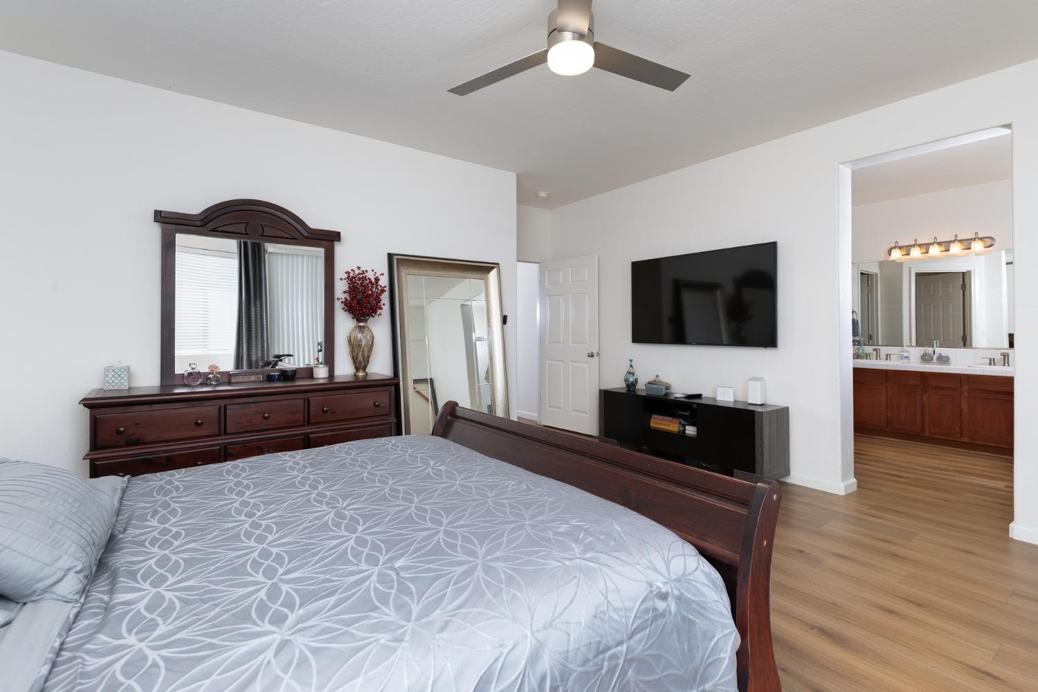 2934 14Th Ave, Kingsburg, CA 93631