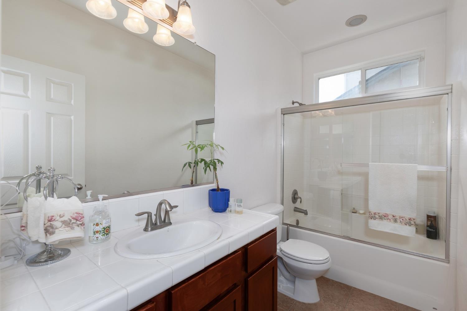 2934 14Th Ave, Kingsburg, CA 93631
