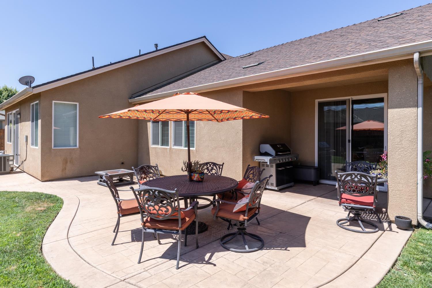 2934 14Th Ave, Kingsburg, CA 93631