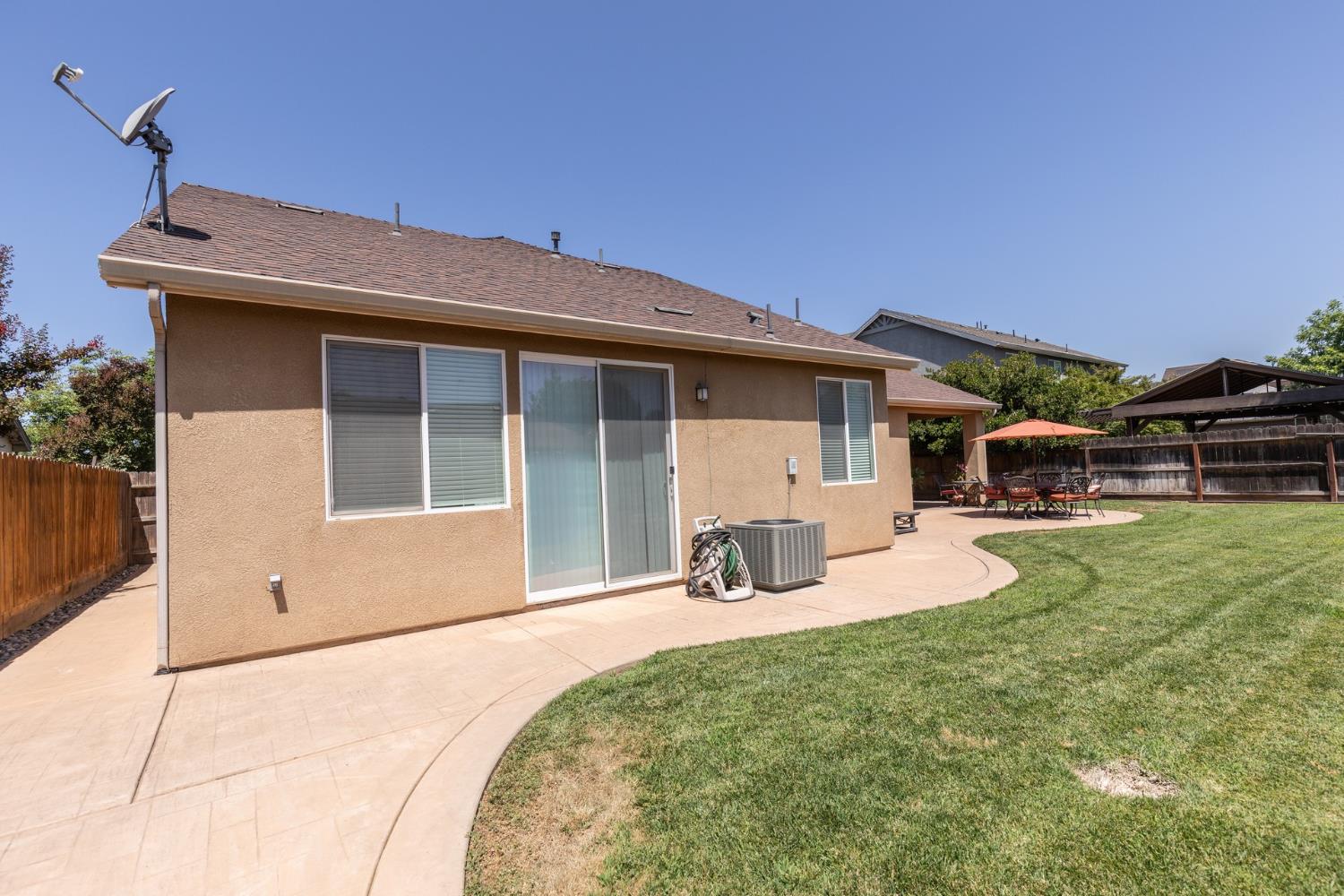 2934 14Th Ave, Kingsburg, CA 93631