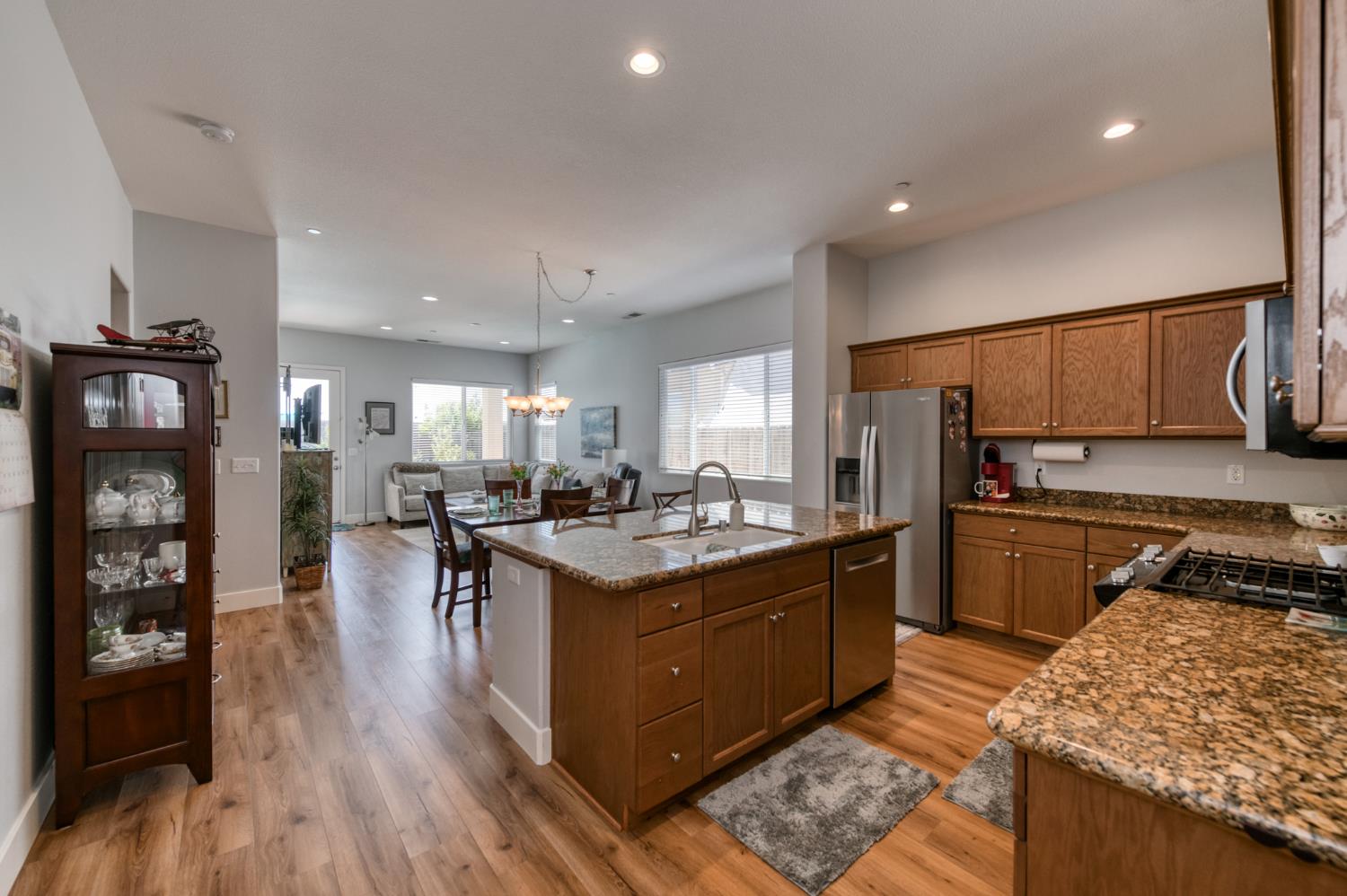 7633 E Fedora Ave, Fresno, CA 93737