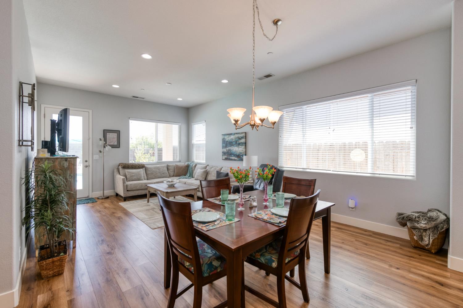 7633 E Fedora Ave, Fresno, CA 93737