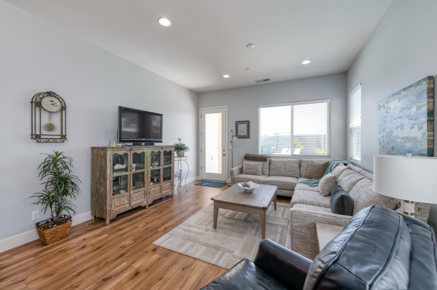 7633 E Fedora Ave, Fresno, CA 93737