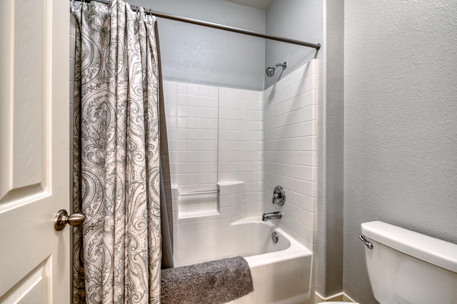 7633 E Fedora Ave, Fresno, CA 93737