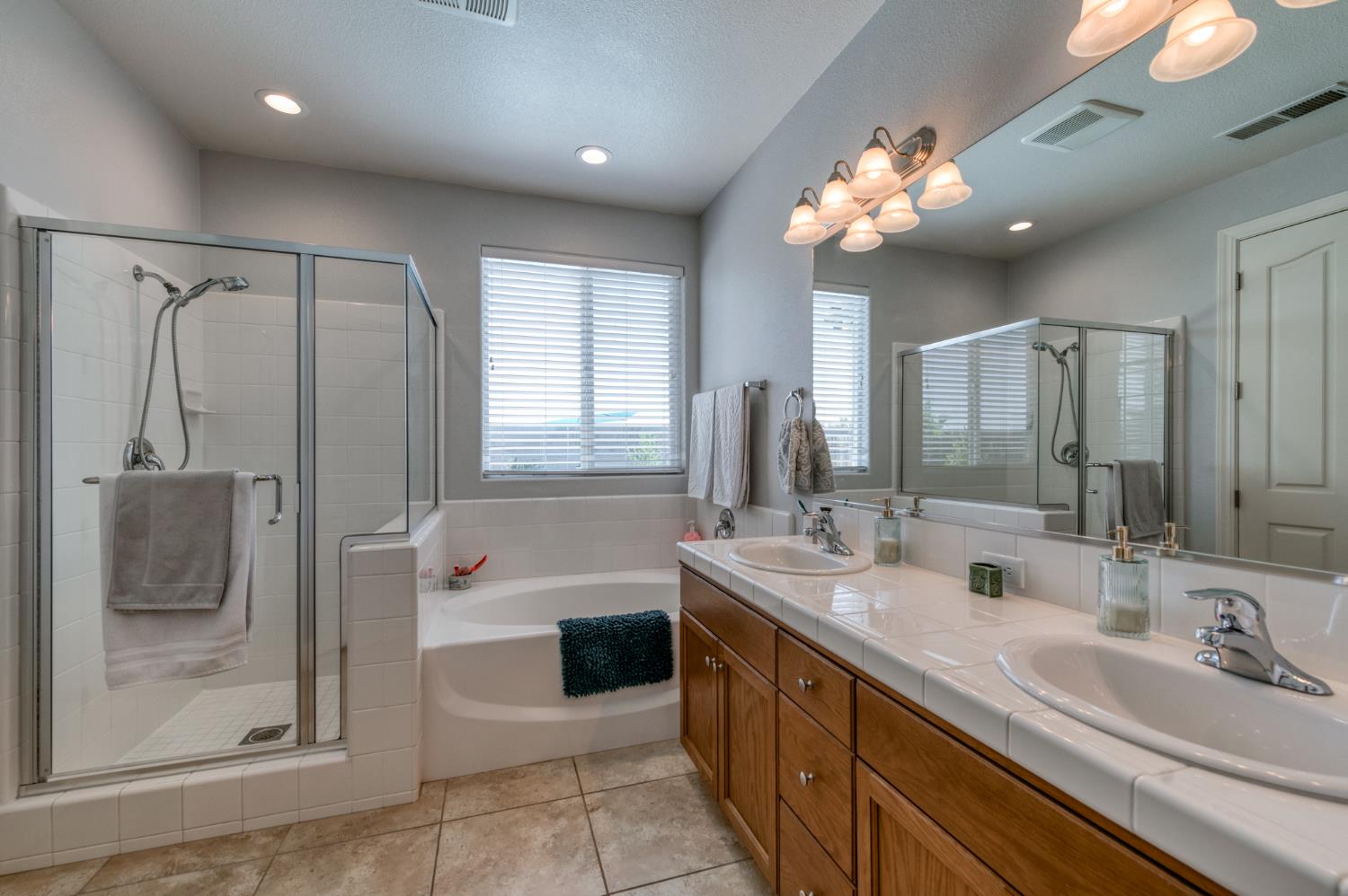 7633 E Fedora Ave, Fresno, CA 93737
