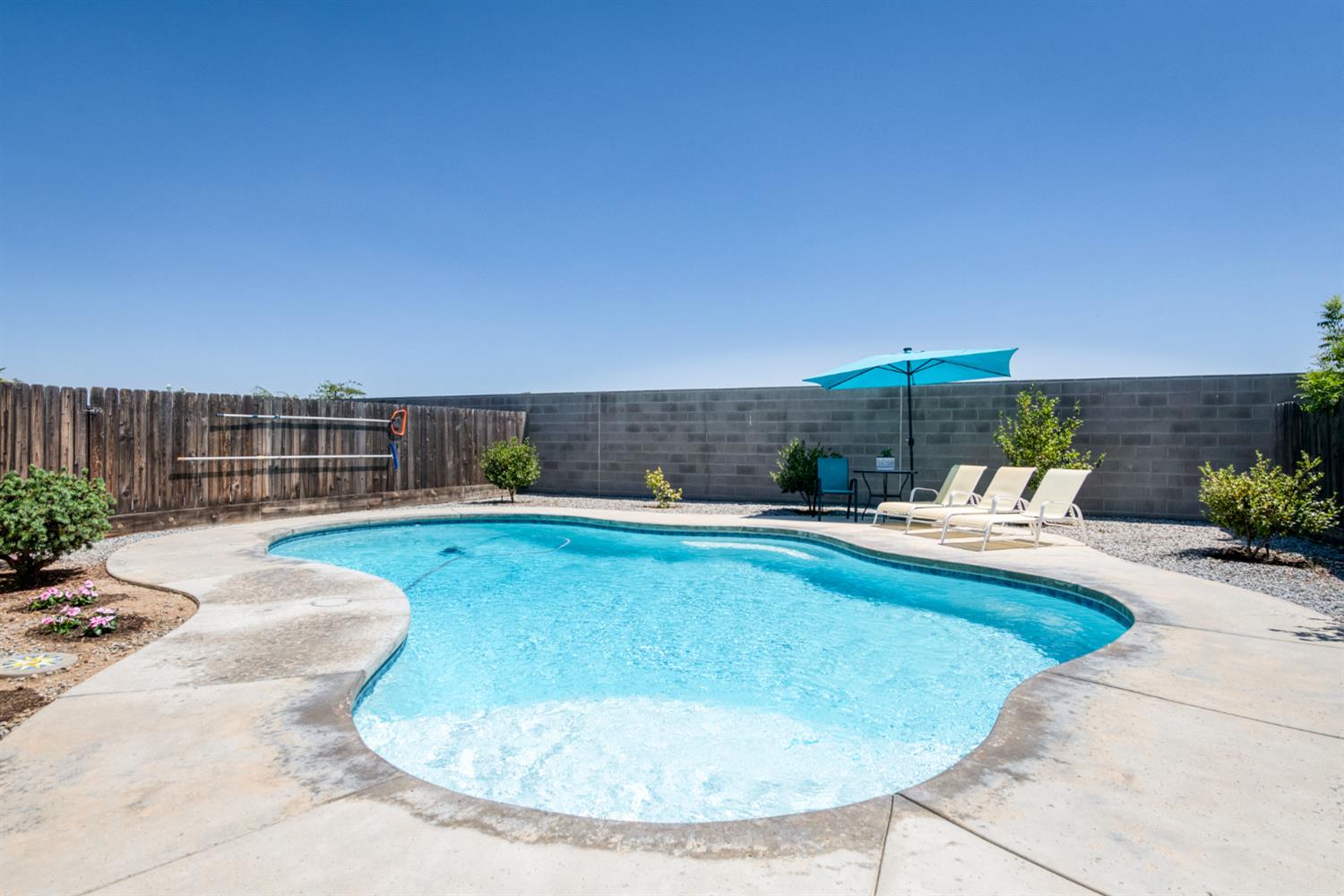 7633 E Fedora Ave, Fresno, CA 93737