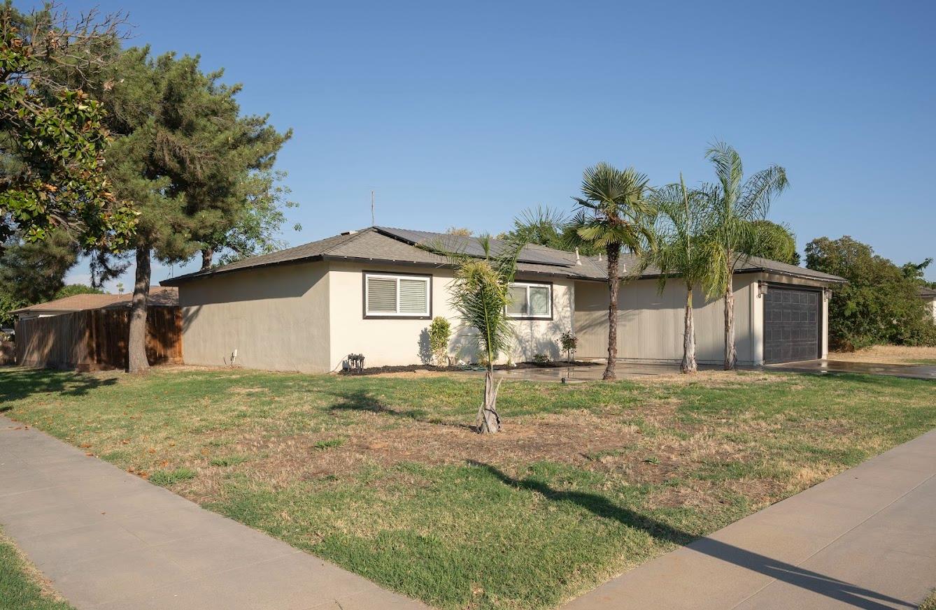 4584 N Hulbert Ave, Fresno, CA 93705