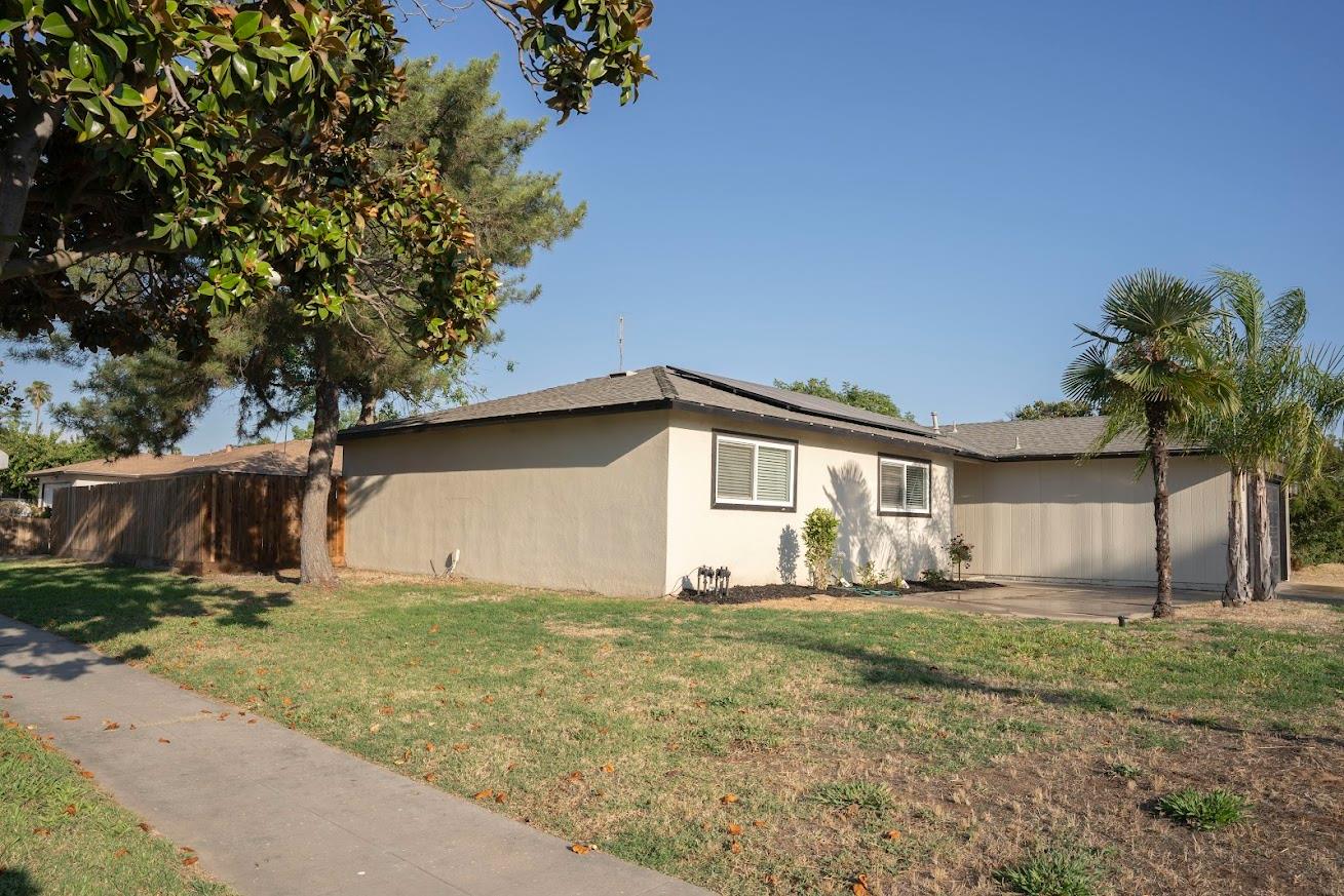 4584 N Hulbert Ave, Fresno, CA 93705