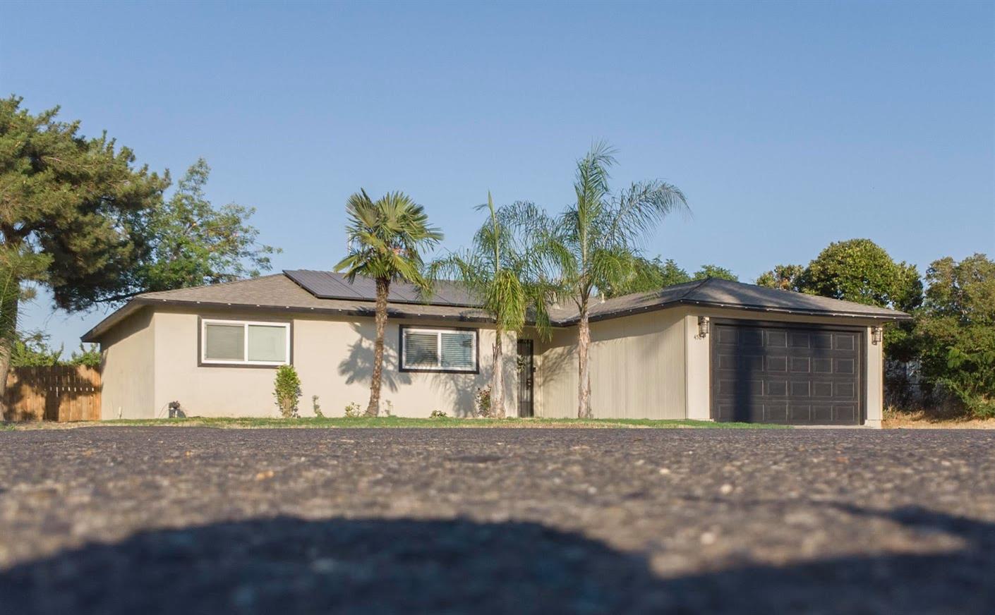 4584 N Hulbert Ave, Fresno, CA 93705