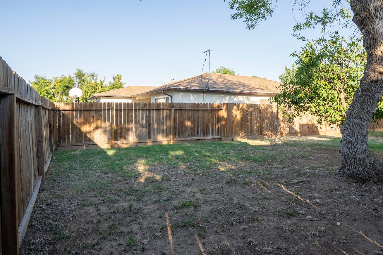 4584 N Hulbert Ave, Fresno, CA 93705