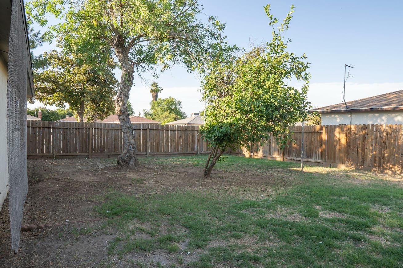 4584 N Hulbert Ave, Fresno, CA 93705