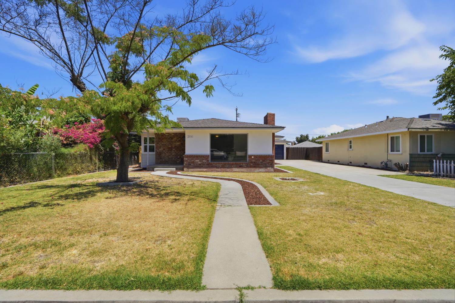 2114 Palm Ave, Sanger, CA 93657