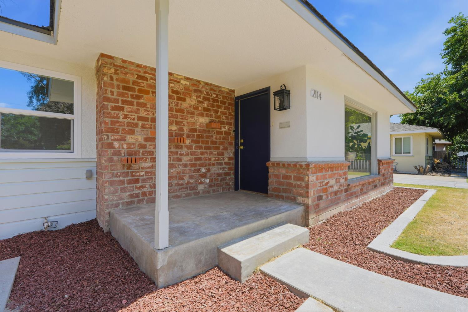 2114 Palm Ave, Sanger, CA 93657