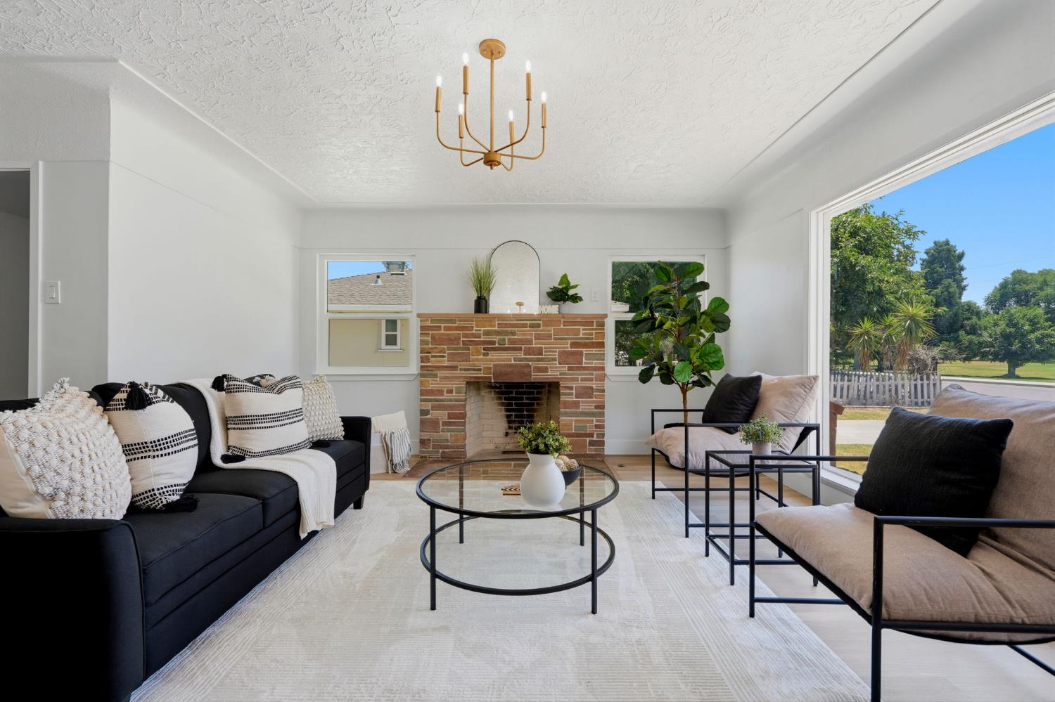 2114 Palm Ave, Sanger, CA 93657