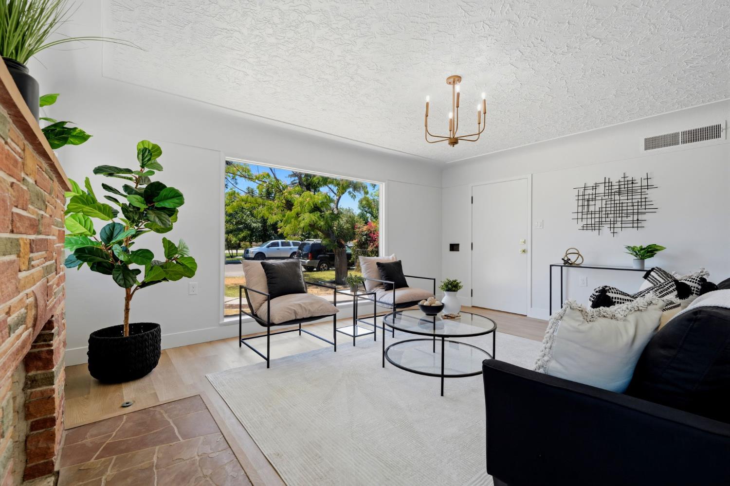 2114 Palm Ave, Sanger, CA 93657