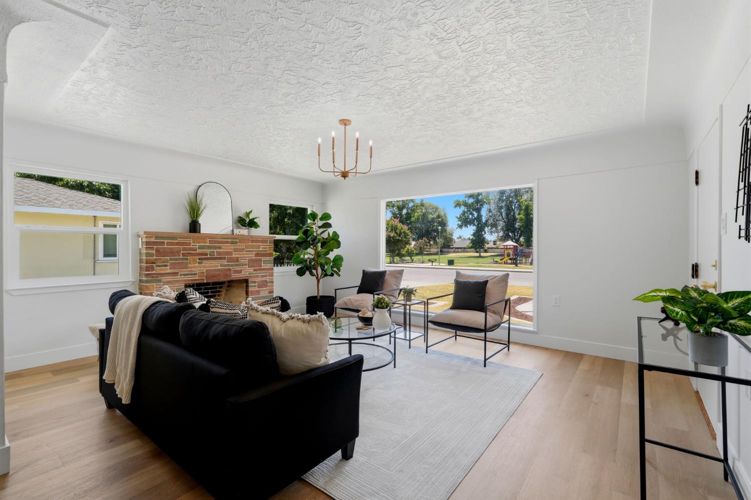 2114 Palm Ave, Sanger, CA 93657