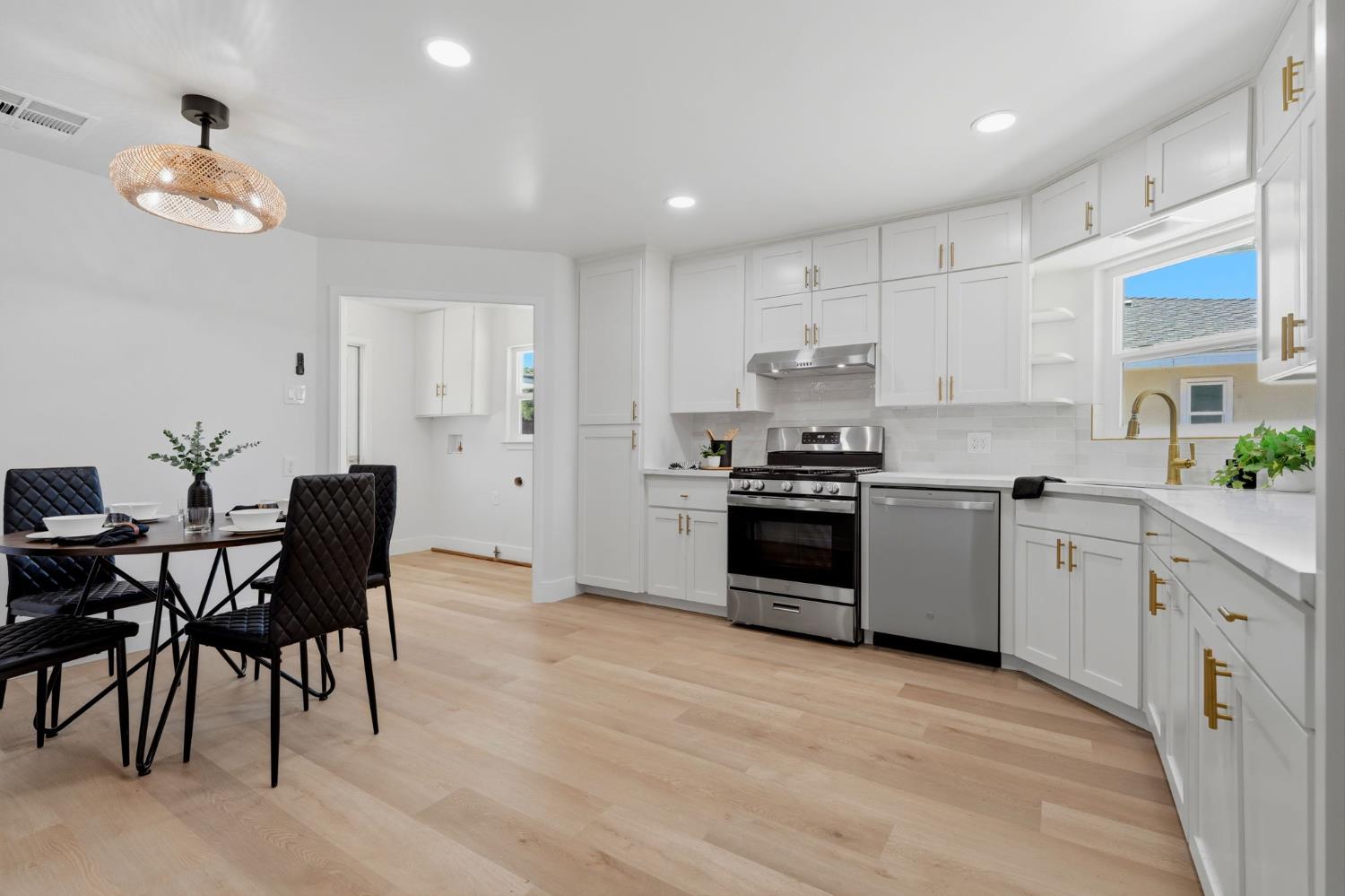 2114 Palm Ave, Sanger, CA 93657