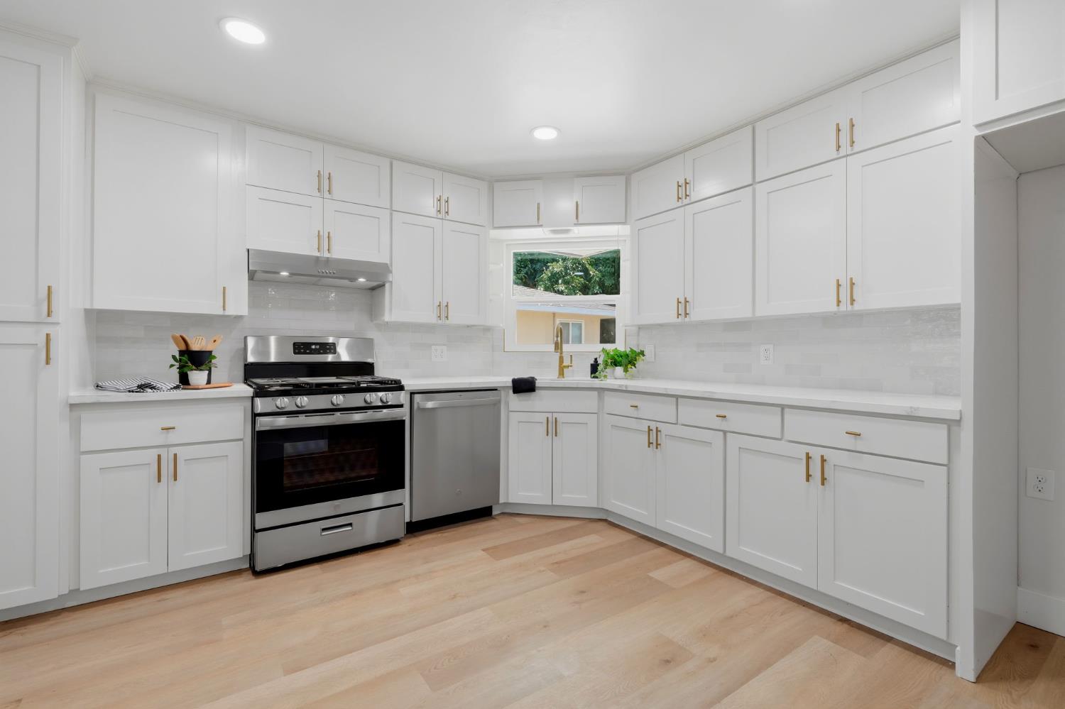 2114 Palm Ave, Sanger, CA 93657