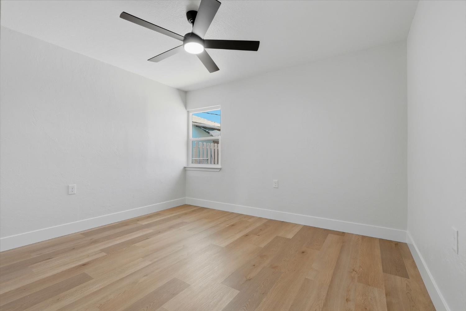 2114 Palm Ave, Sanger, CA 93657