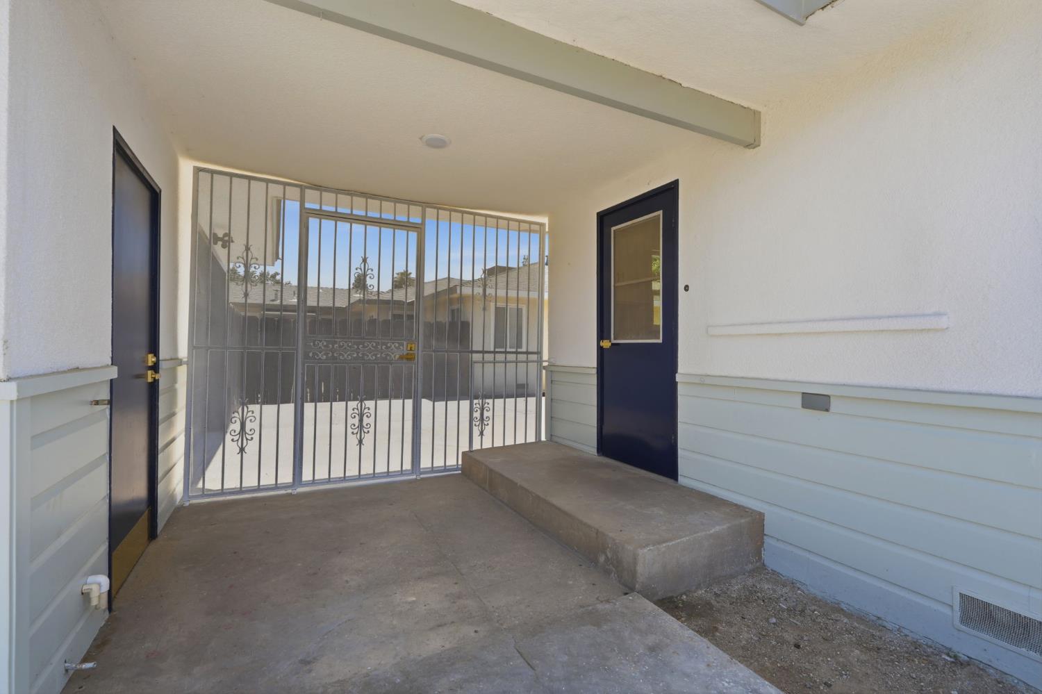 2114 Palm Ave, Sanger, CA 93657
