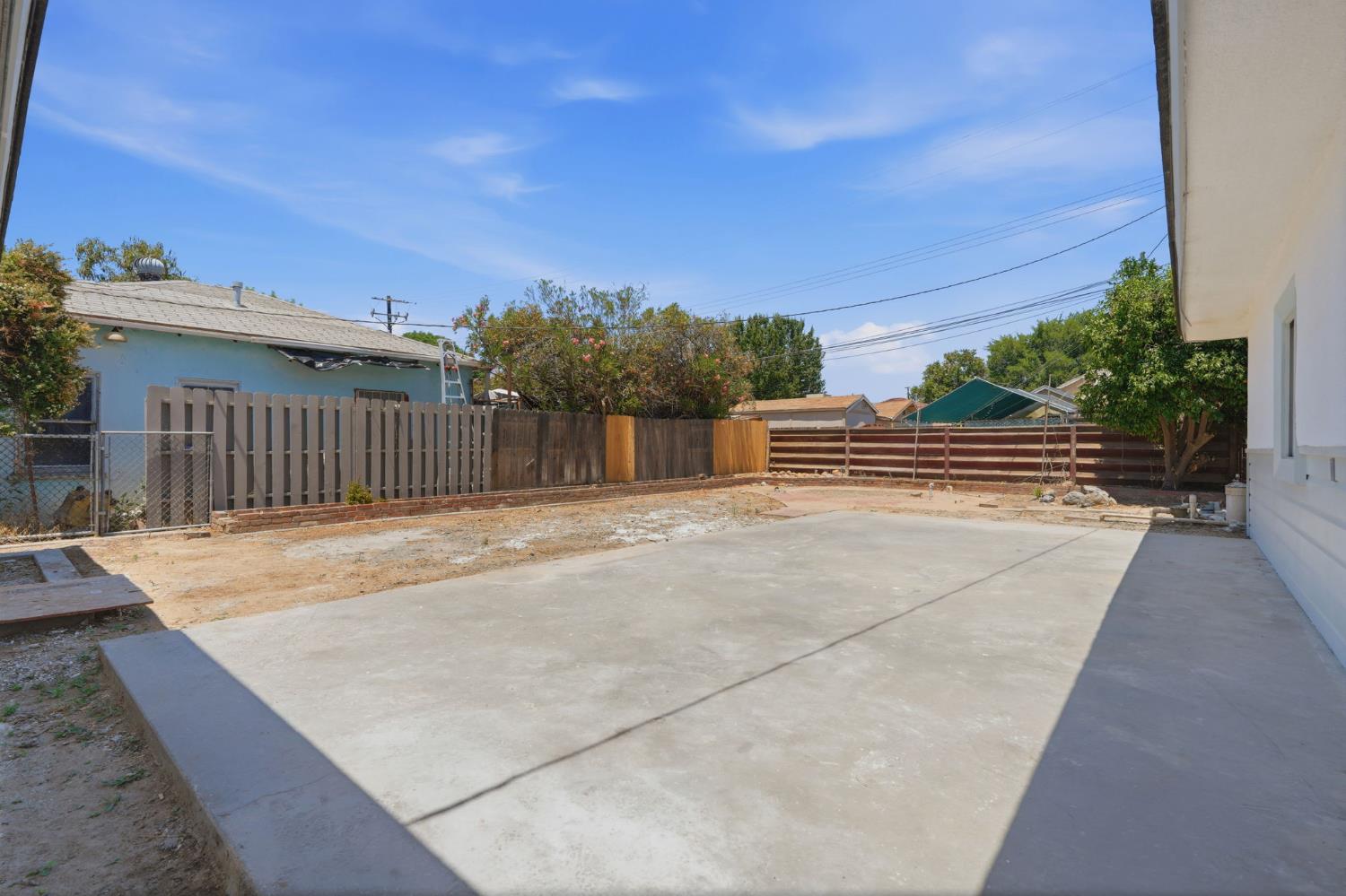 2114 Palm Ave, Sanger, CA 93657