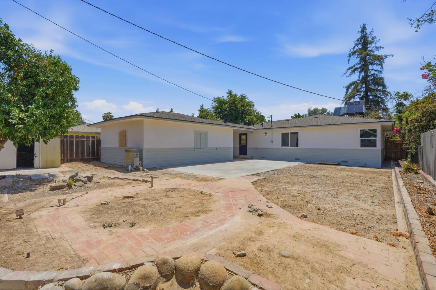 2114 Palm Ave, Sanger, CA 93657