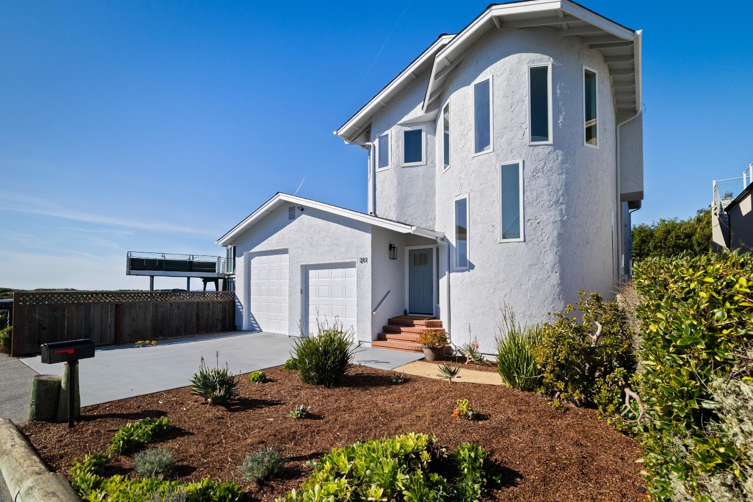 211 Washington Blvd, Half Moon Bay, CA 94019