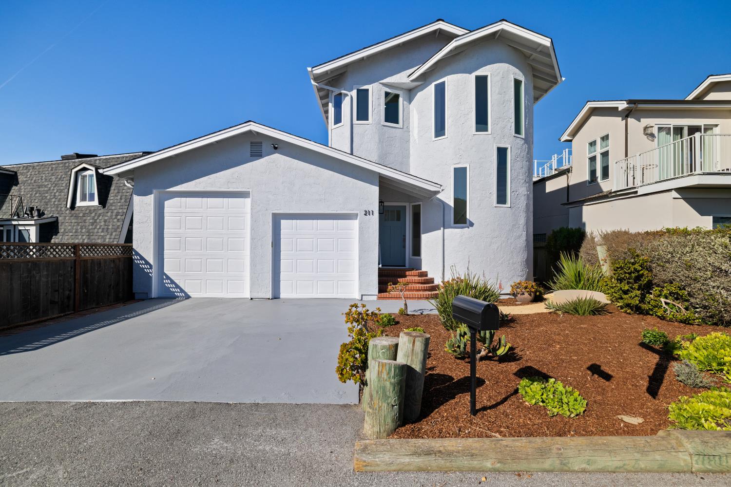 211 Washington Blvd, Half Moon Bay, CA 94019
