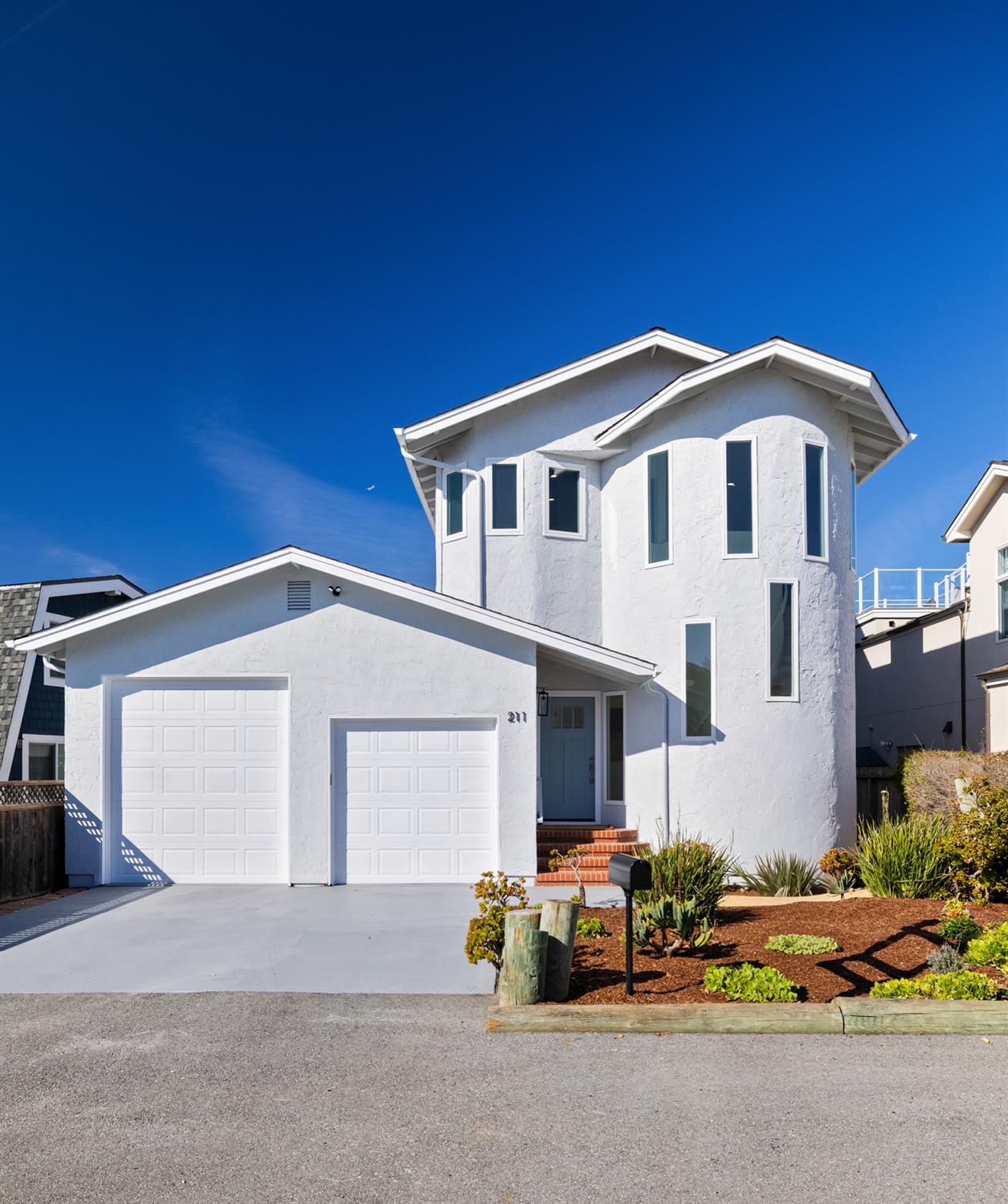 211 Washington Blvd, Half Moon Bay, CA 94019