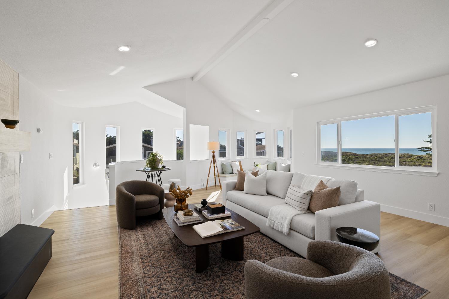211 Washington Blvd, Half Moon Bay, CA 94019