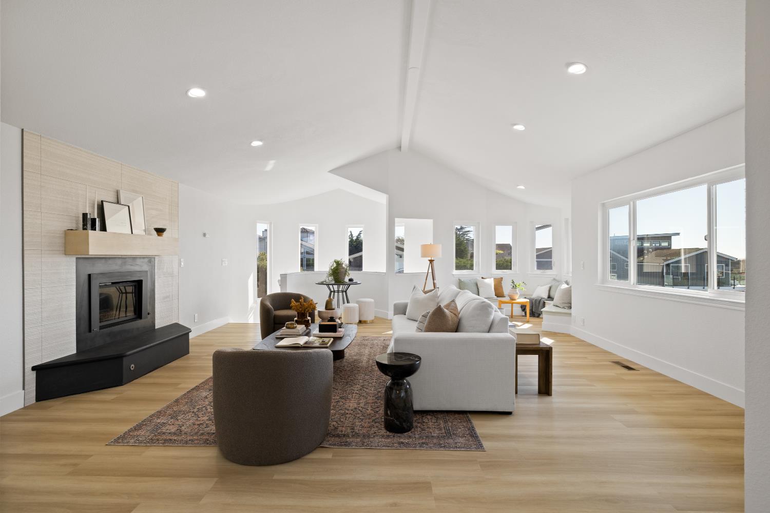 211 Washington Blvd, Half Moon Bay, CA 94019