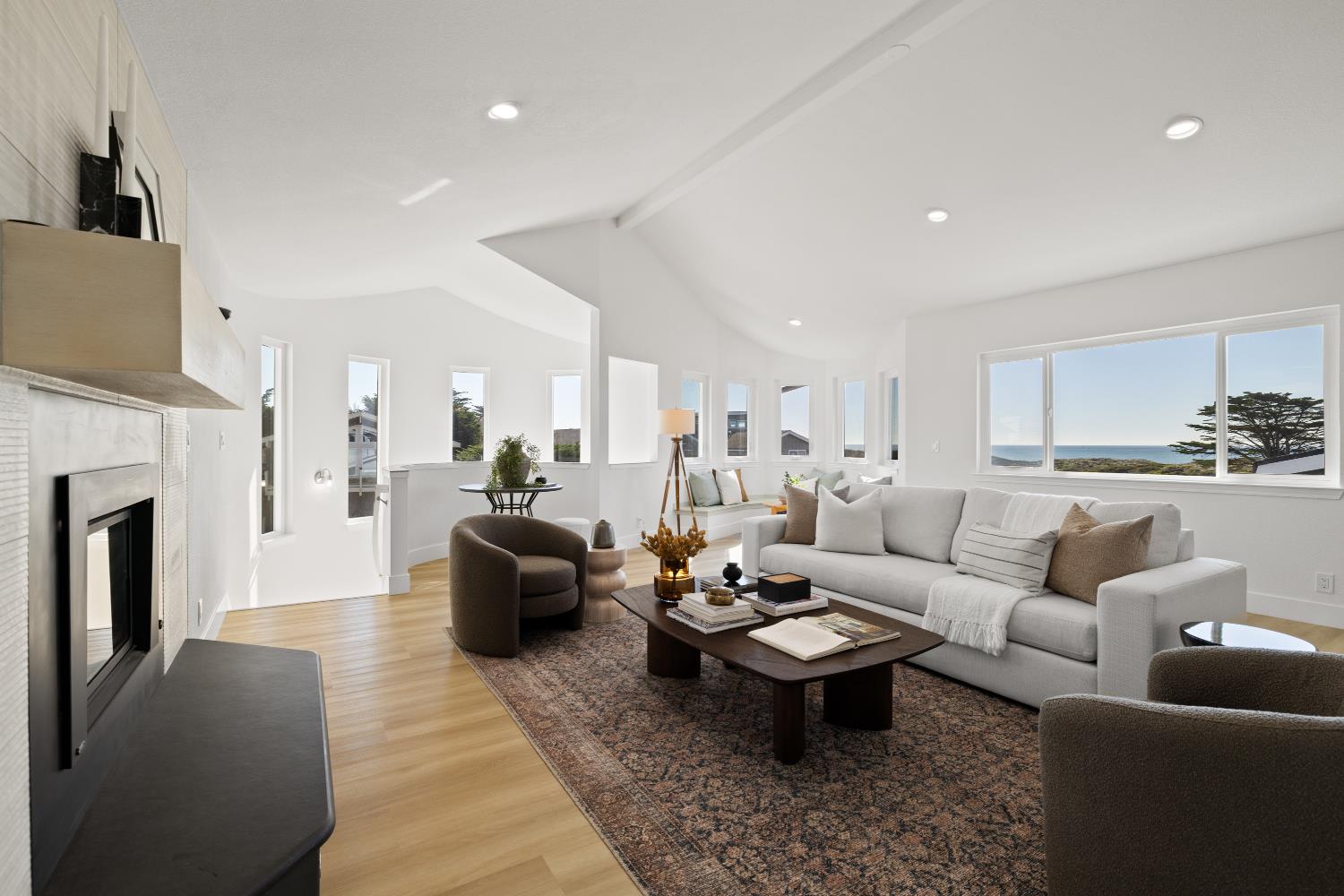 211 Washington Blvd, Half Moon Bay, CA 94019