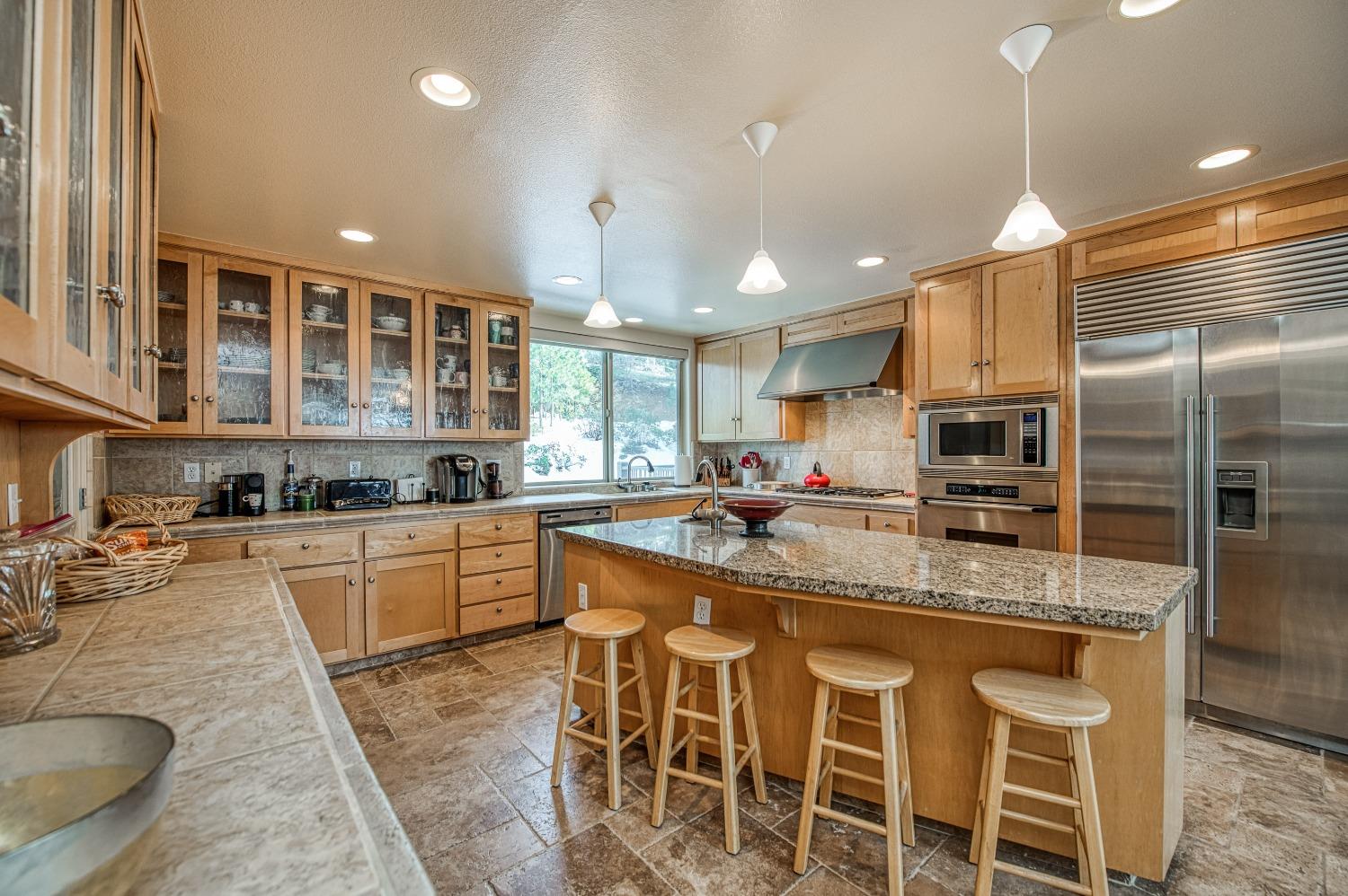 42502 Bretz Point Ln, Shaver Lake, CA 93664