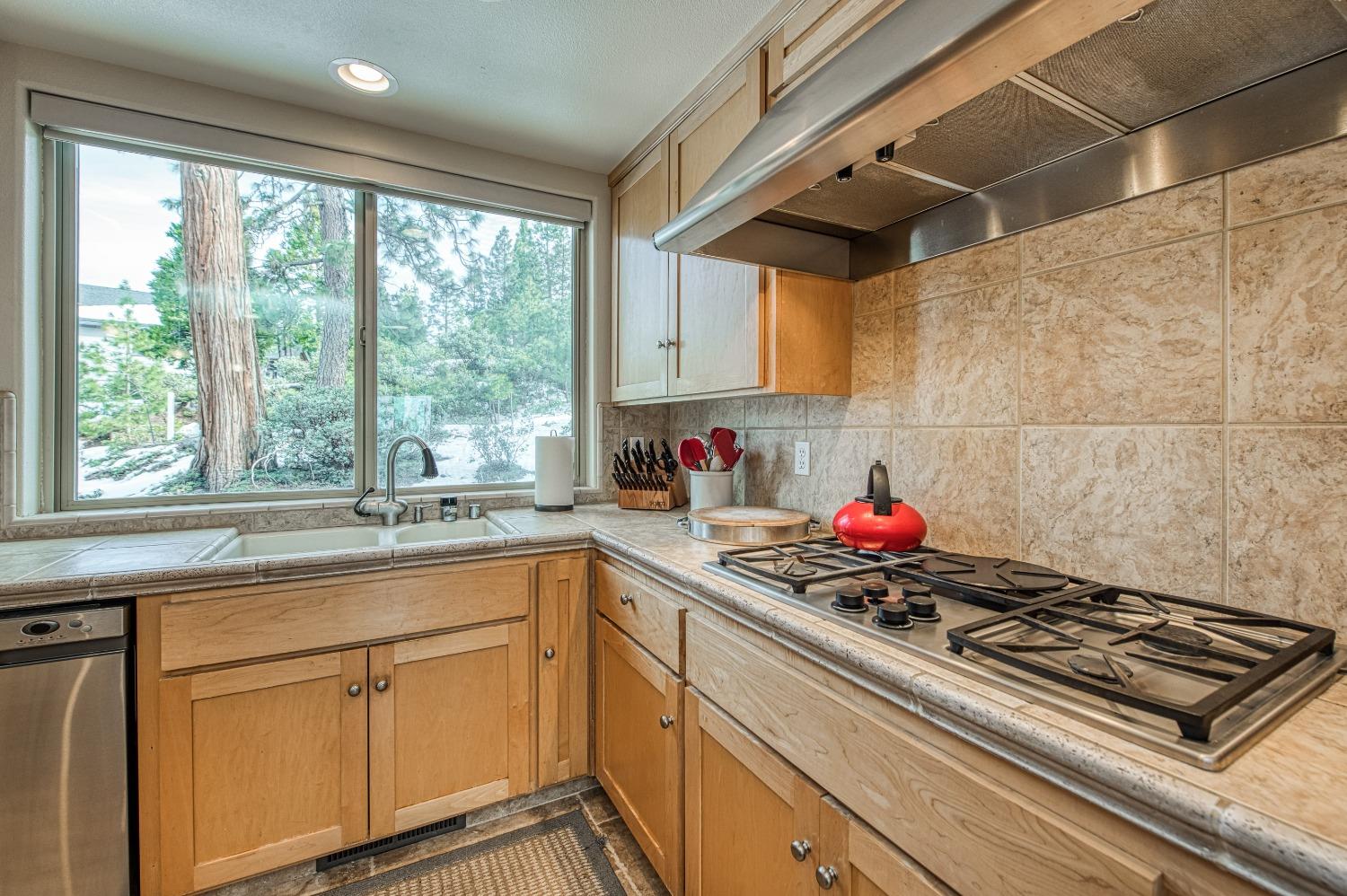 42502 Bretz Point Ln, Shaver Lake, CA 93664