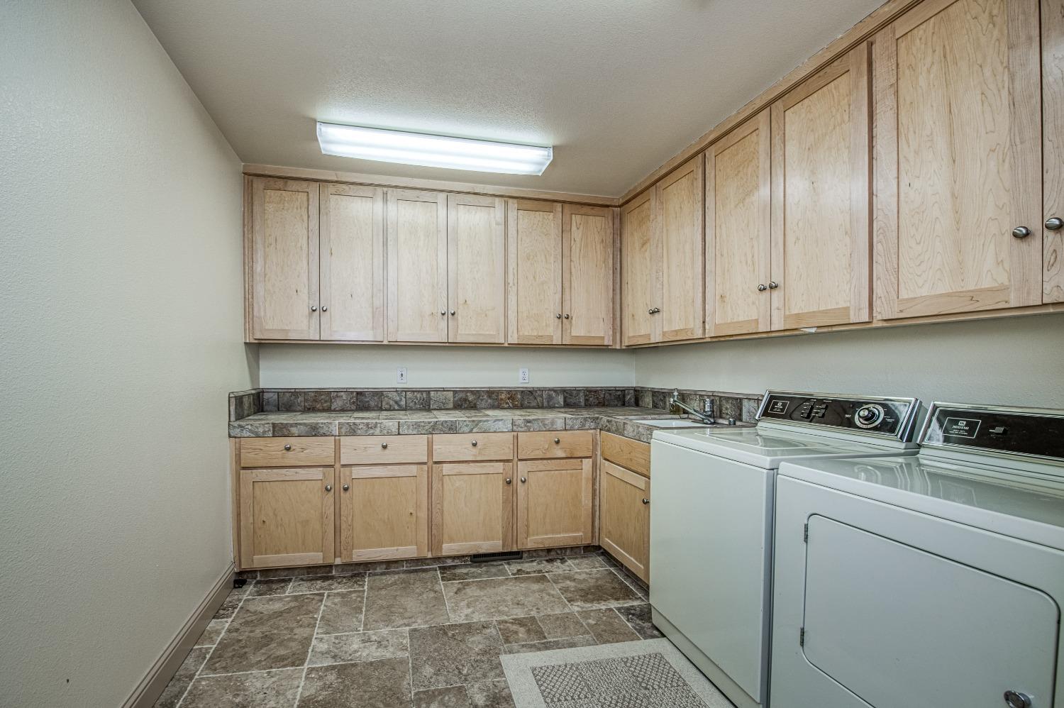 42502 Bretz Point Ln, Shaver Lake, CA 93664
