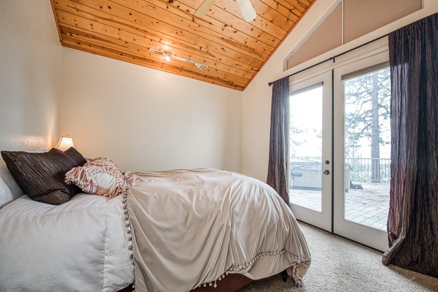 42502 Bretz Point Ln, Shaver Lake, CA 93664
