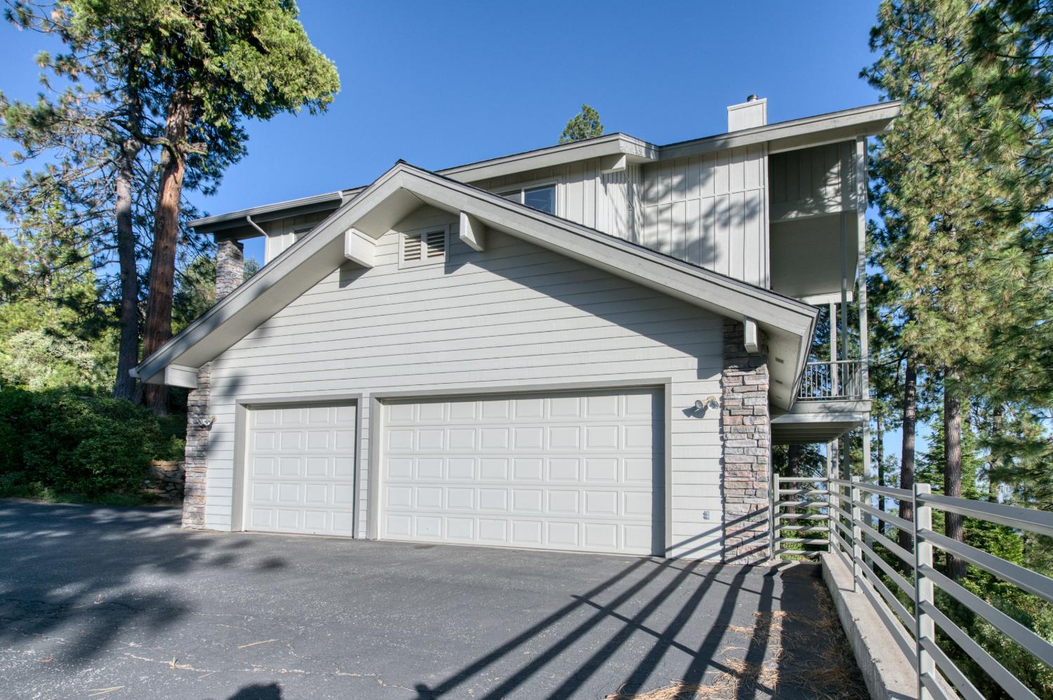 42502 Bretz Point Ln, Shaver Lake, CA 93664