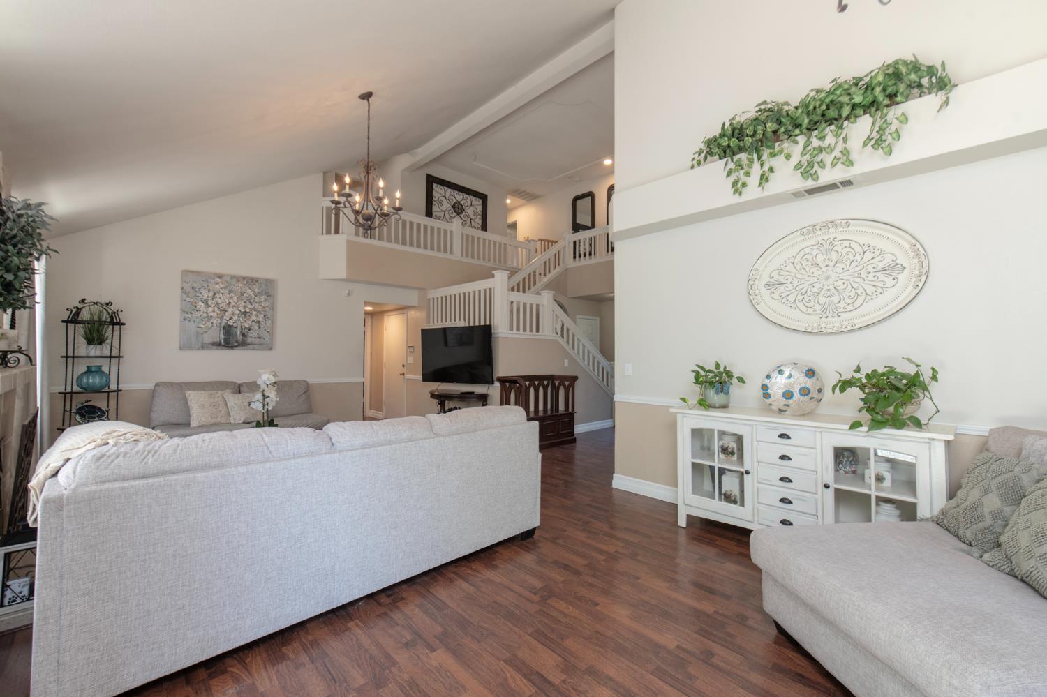 4649 W Saginaw Way, Fresno, CA 93722