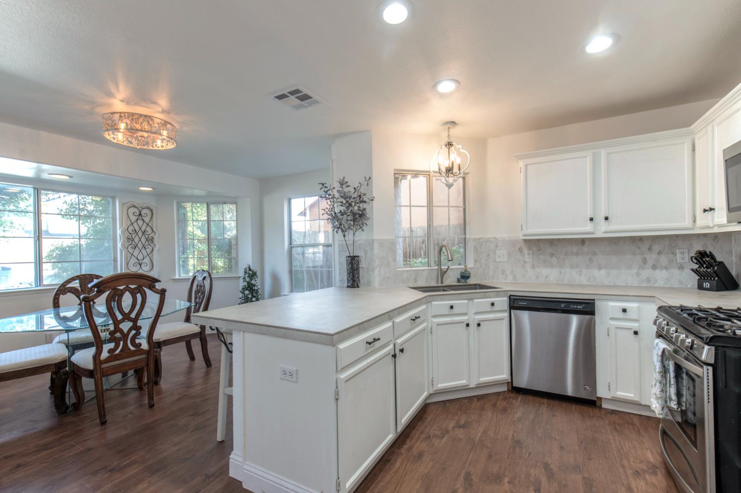 4649 W Saginaw Way, Fresno, CA 93722