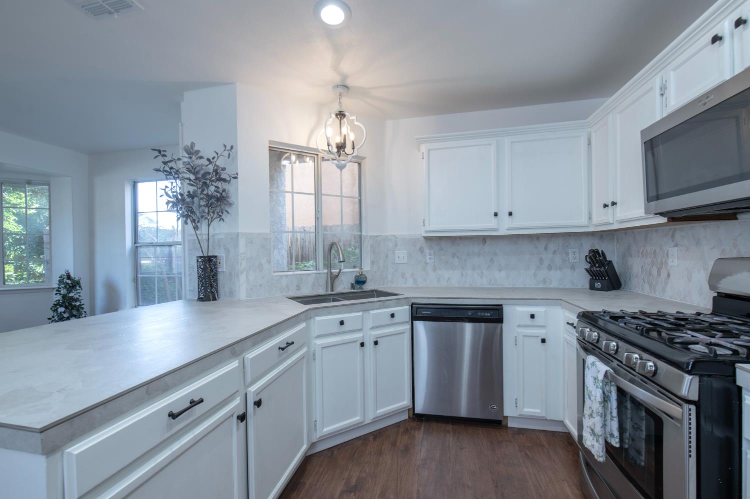 4649 W Saginaw Way, Fresno, CA 93722
