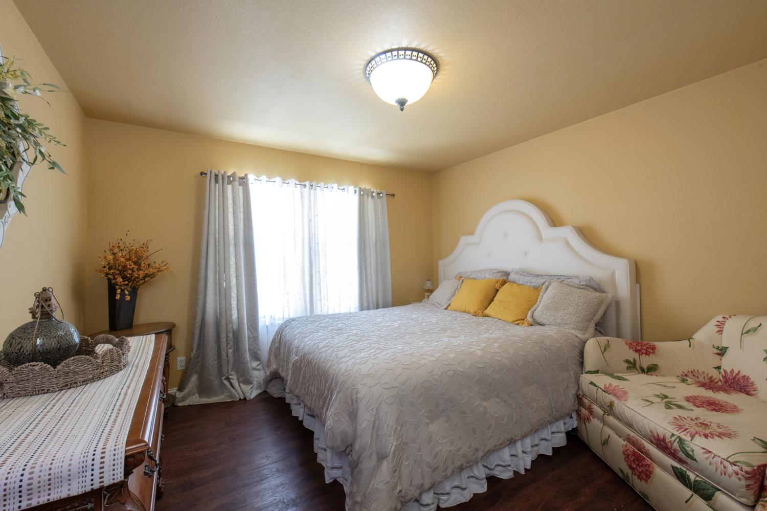 4649 W Saginaw Way, Fresno, CA 93722