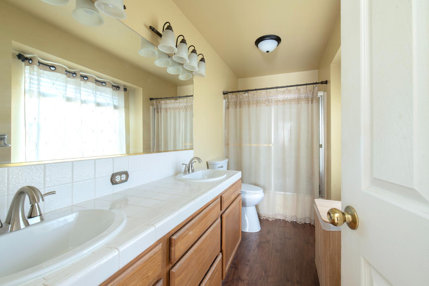 4649 W Saginaw Way, Fresno, CA 93722